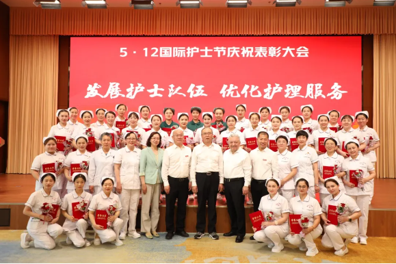 发展护士队伍，优化护理服务——我院召开5.12国际护士节庆祝暨表彰大会